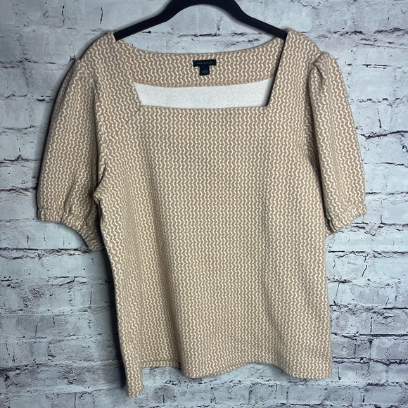Ann Taylor Tops - Large Ann Taylor short puff sleeve tan and white top
